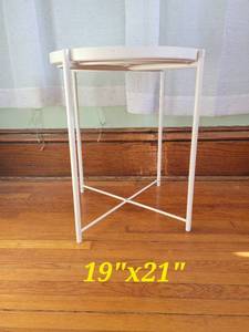 lot 84 image: Modern Contemporary White Tray Table