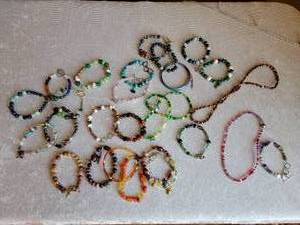 lot 62 image: Glass Beaded Bracelet Bundle