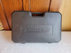 lot 140 image: Michelin Roadside Emergency Vehicle Kit
