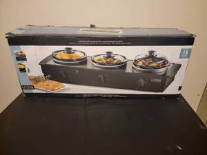 lot 71 image: Living Collection Triple Slow Cooker Buffet