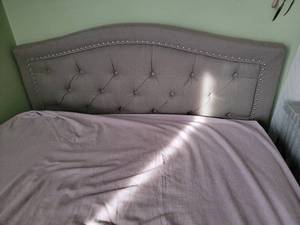 lot 3 image: Stylish Modern Tacked Upholstered Bed Set
