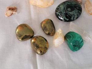 lot 16 image: Holistic Healing Crystals & Chakra Stones