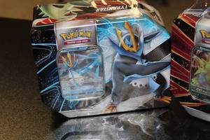 Pokemon Battle Styles Tin Lot  2 Tins