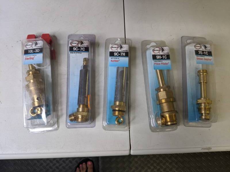 lot 833 image: Box of Diverter Stems - N