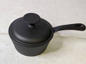 lot 70 image: Cast Iron Pot w Lid - N