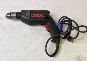 lot 69 image: Skil Tools 12 VSR Corded Electric Drill, 120V, 4.0A, 0-800 RPM - B