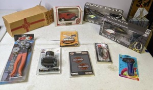 lot 57 image: Model Car Fanatics 32 Ford, Harley, ERTL, Elite, MK, Etc. - B