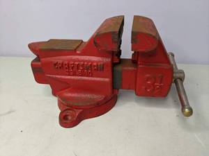 lot 74 image: Vintage Craftsman 3.5 Jaws Bench Vise, Model 381-5180 - B
