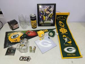 lot 160 image: Lot of NFL Green Bay Packers Decoration and Collectables - N
