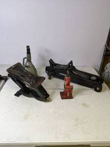 lot 134 image: Assorted Set of 4 Jacks - B