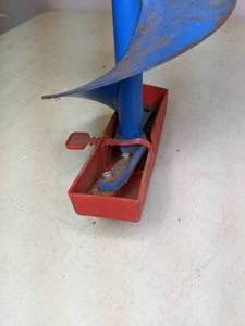 lot 216 image: Hand Crank Ice Auger 59 High - B