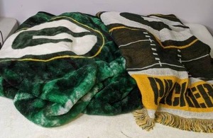 lot 230 image: Pair of Green Bay Packers Throws - N