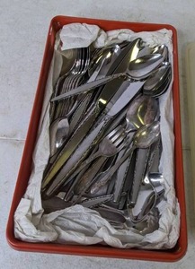 lot 239 image: Large Collection of Beautiful Vintage Silverware - N