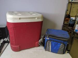 lot 247 image: Igloo Ice Cooler & Small Cooler - N