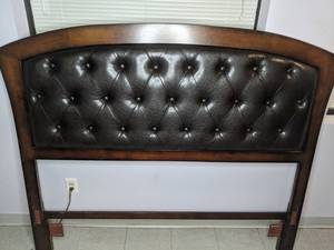 lot 205 image: Queen Bed frame with Wood and Leather Headboard & Footboard - N