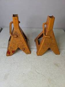 lot 218 image: Pair of JackStands - B
