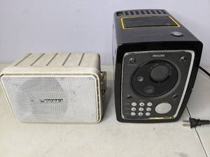 lot 338 image: Philips CDTape PlayerRadio and Bose 102 Surface Mount Speaker - N