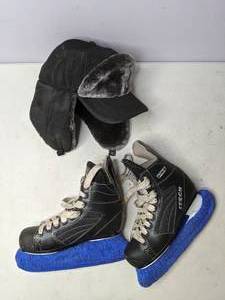 lot 341 image: Itech Youth Hockey Skates Size 4 with Blade Covers and Trapper Hat - N