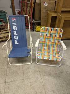 lot 328 image: Set of 2 Portable Beach Chairs - N