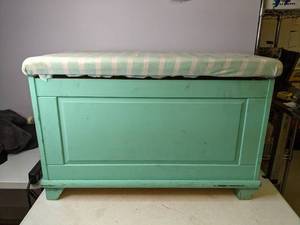 lot 317 image: Gorgeous Wooden Storage Bench - N