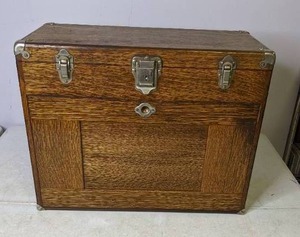 lot 435 image: Vintage H. Gerstner & Sons Oak Wood Machinists Tool Chest, Model 042 - N