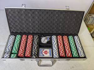 lot 457 image: Poker Chip Set with Metal Case - N