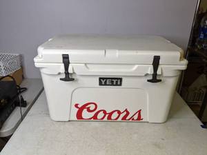 lot 461 image: Large Hard-Sided Yeti Cooler with Coors Logo - N