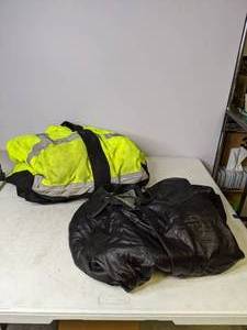 lot 412 image: Mens Jackets - Extra Large, Utility Pro & IZOD - N