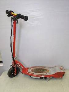 lot 365 image: Razor E175 Red Motorized Scooter - N