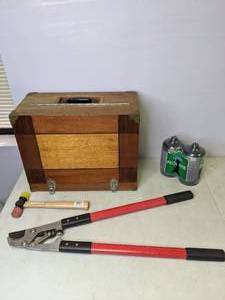 lot 419 image: Misc Tools Vaughan Soft Face Hammer, Garden Looper, Propane and More - N