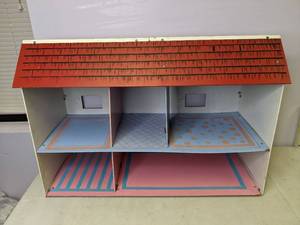 lot 360 image: Charming Vintage Dollhouse - N