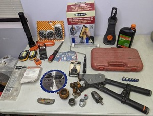 lot 364 image: Tools Hyde Dust Free Drywall Sanding Kit, Orbital Saw & Much More - N
