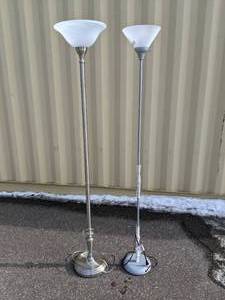 lot 453 image: Matching Set of (2) Floor Lamps - N