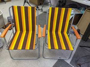 lot 463 image: Matching Pair of Vintage Striped Lawn Chairs - N