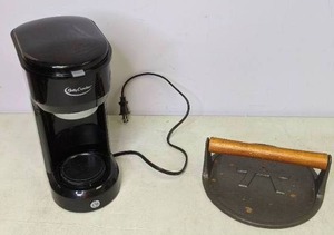 lot 429 image: Betty Crocker Single Serve Pod Coffee Maker and Outset Circular Grill Press - N