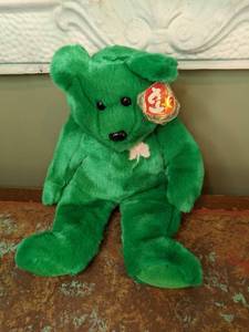 lot 606 image: TY Beanie Baby Bear Erin Irish, Shamrock.- W