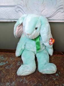 lot 607 image: TY Beanie Baby Rabbit Hippity - W