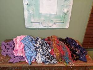 lot 610 image: Eight Pretty Scarves - W