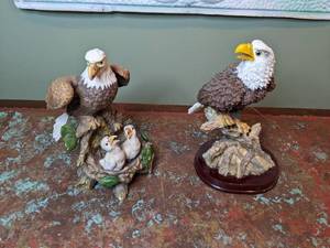 lot 612 image: Beautiful Eagle Statues - W