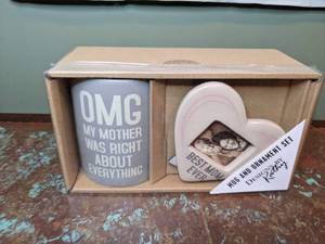 lot 613 image: Mom Mug & Heart Picture Frame - W
