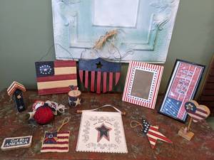 lot 621 image: Red, White & Blue Ornaments, Flag Etc. - W