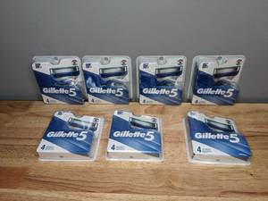 lot 49 image: Lot of 28 Brand New Gillette 5 Shaving Blades - T