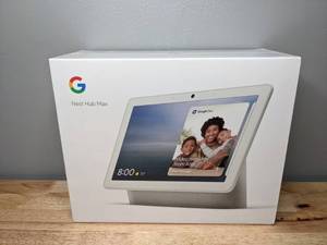 lot 15 image: Brand New Google Nest Hub Max - T