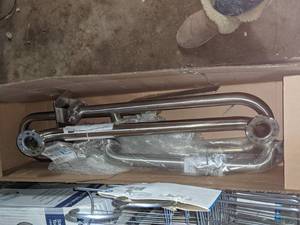 lot 200 image: LARGE Lot of Bathroom ItemsAccessories