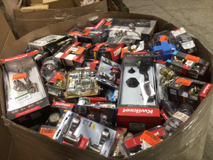 Lot of Door Knobs and Small Houseware Items Customer Returns See Pictures