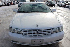 lot 8 image: 2002 Cadillac Seville SLS