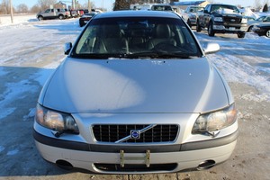lot 9 image: 2002 Volvo S60 2.4T - ONE OWNER -