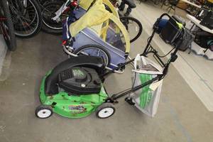 lot 838 image: Lawn Boy 10304 Push Lawn Mower
