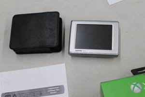 lot 882 image: Garmin nuvi GPS, Case