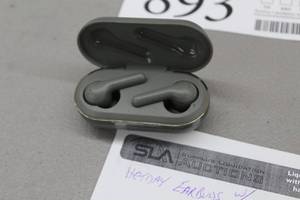 lot 892 image: Heyday TW15 Wireless Earbuds, Charger Case